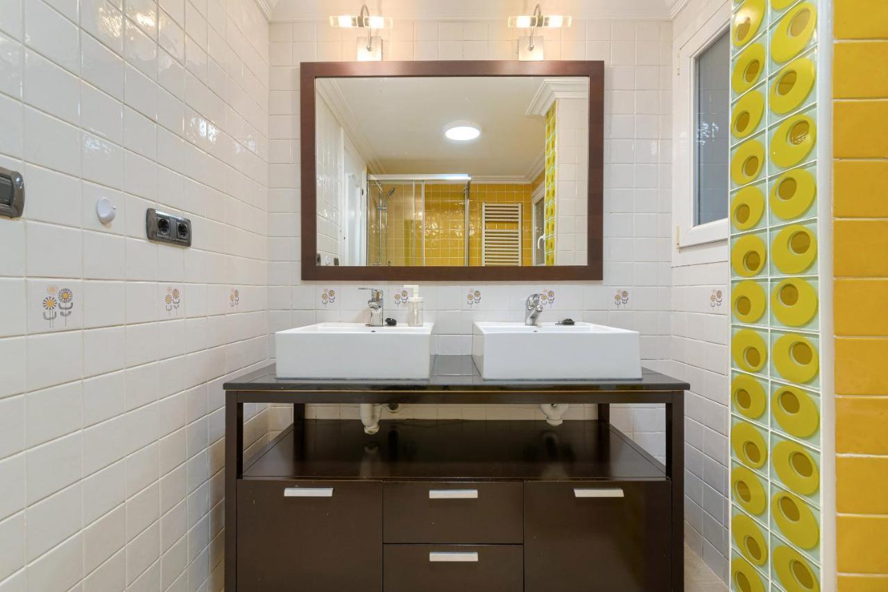 Apartamento Vivienda Turistica Reformada En Zona Residencial Con Garaje Y Wifi *